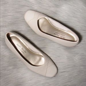 🦄 Soft Style by Hush Puppies Cream Pumps